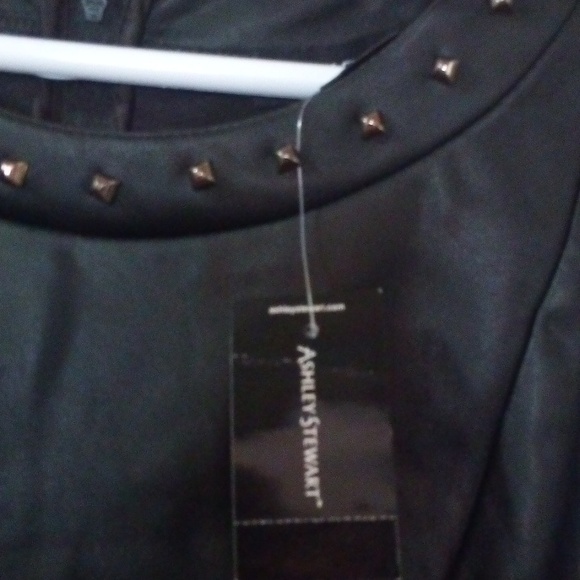 Women's Top - Picture 3 of 14